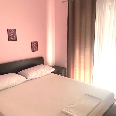 Julia Apartments Vlorë Екстериор снимка