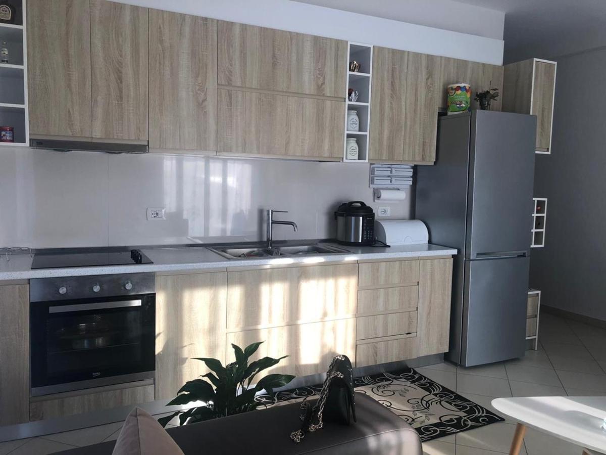 Julia Apartments Vlorë Екстериор снимка