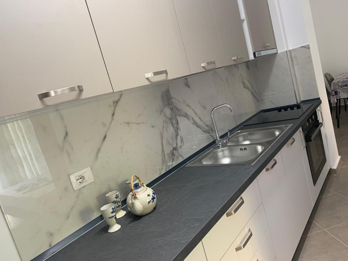 Julia Apartments Vlorë Екстериор снимка