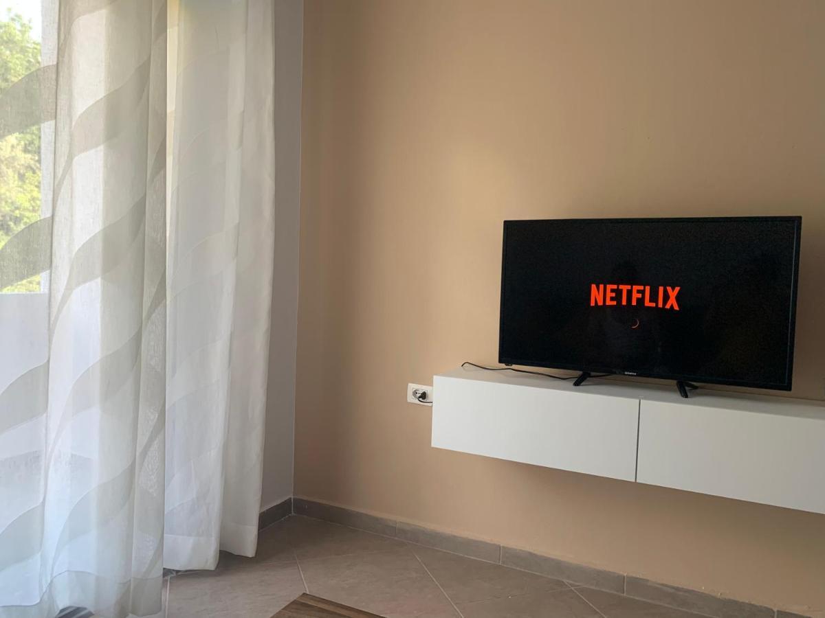 Julia Apartments Vlorë Екстериор снимка