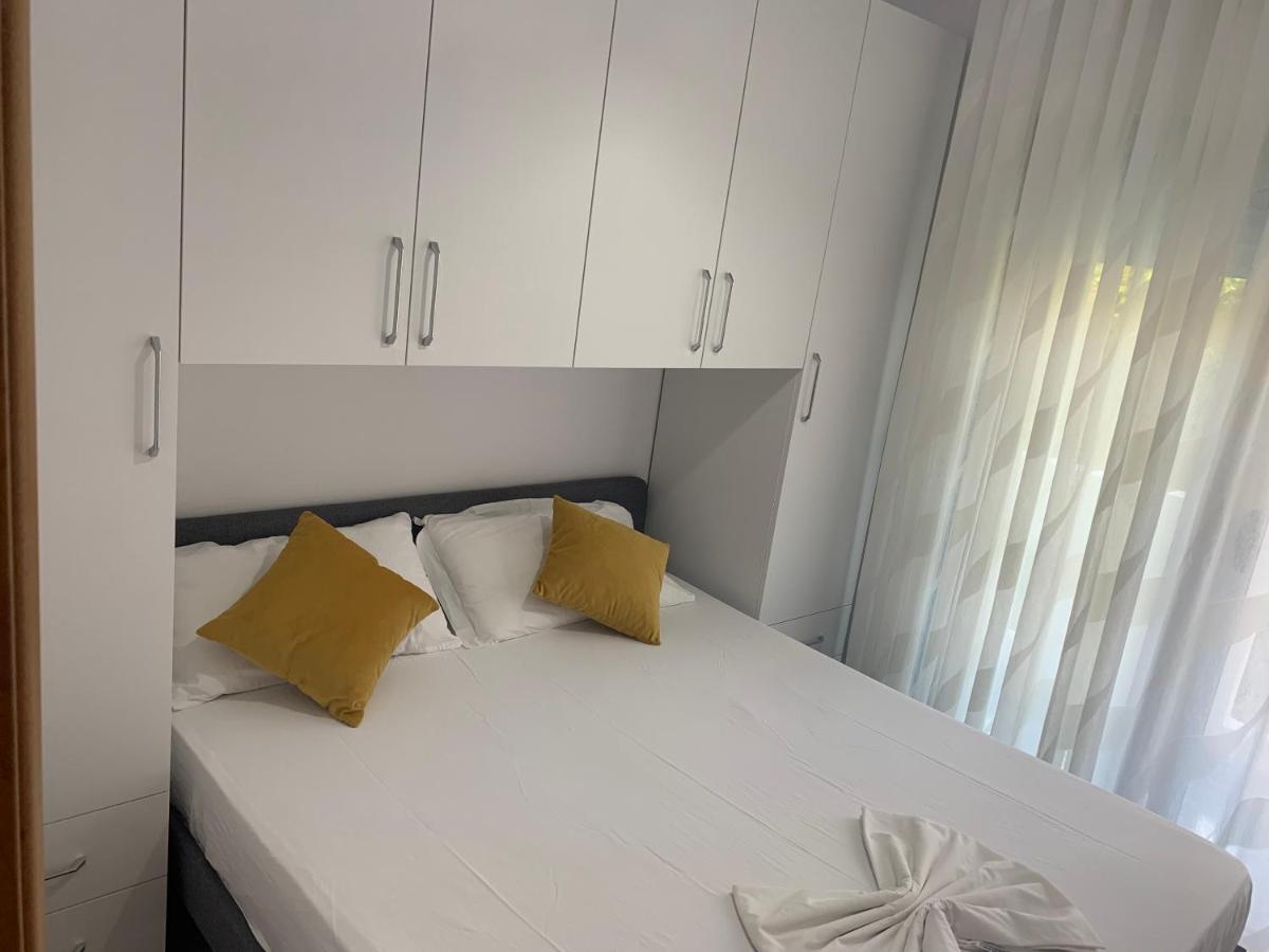 Julia Apartments Vlorë Екстериор снимка