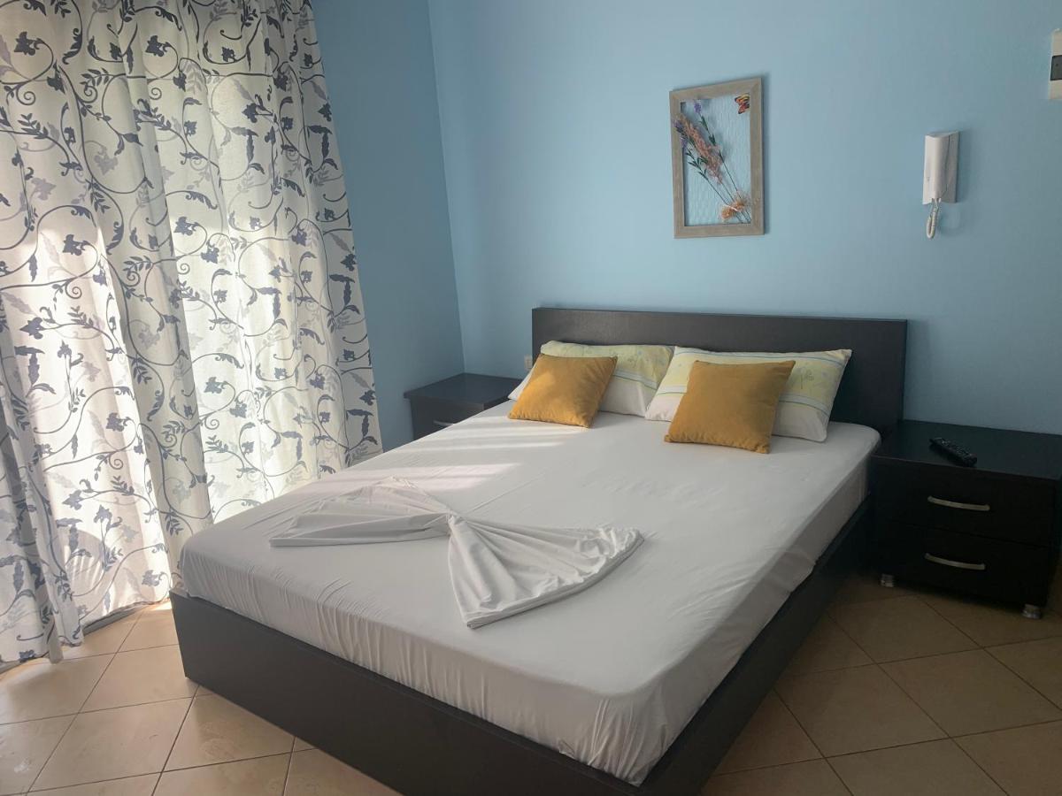 Julia Apartments Vlorë Екстериор снимка