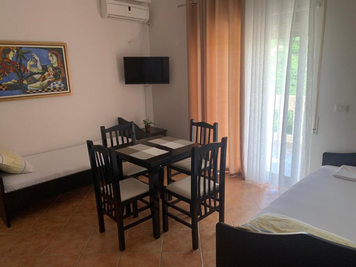 Julia Apartments Vlorë Екстериор снимка