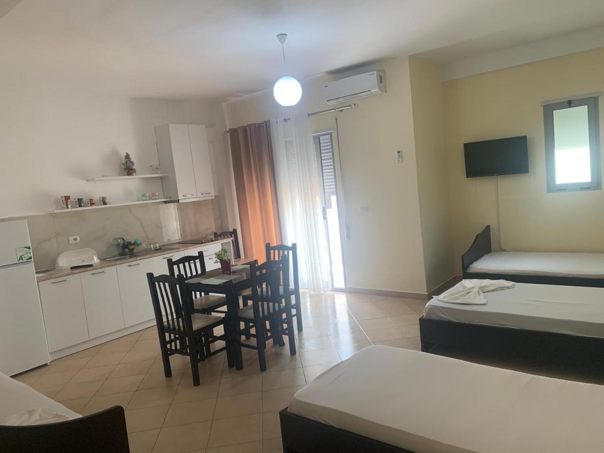Julia Apartments Vlorë Екстериор снимка