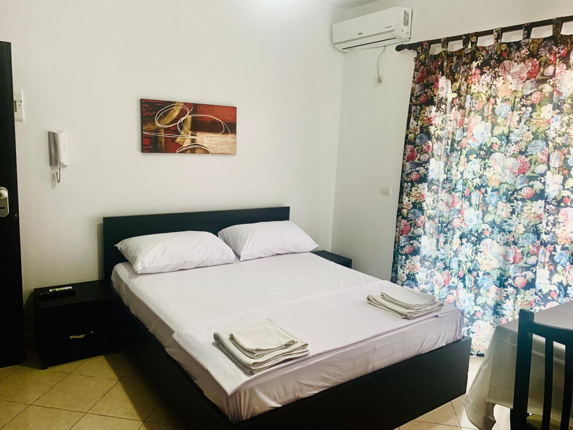 Julia Apartments Vlorë Екстериор снимка