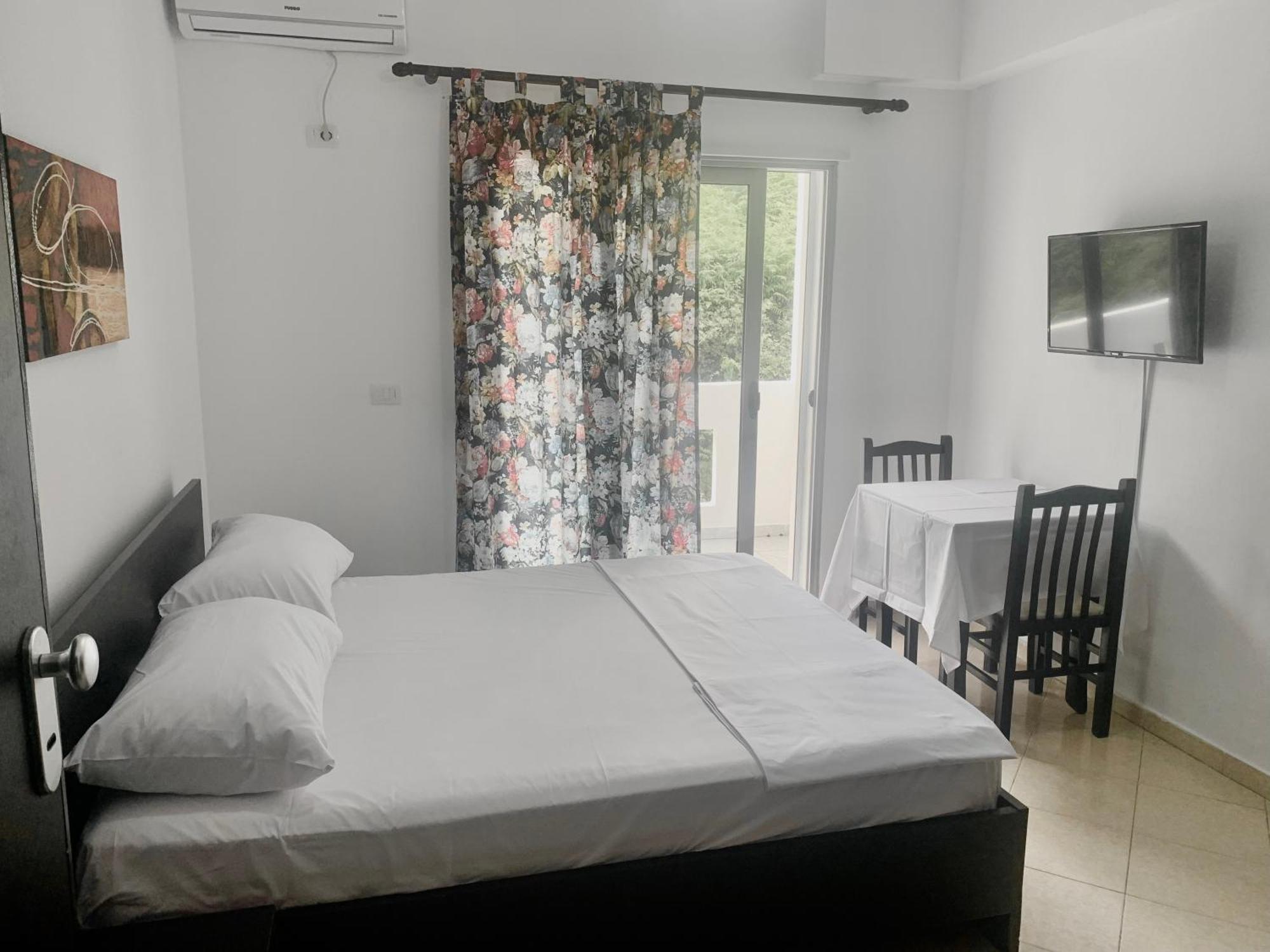 Julia Apartments Vlorë Екстериор снимка