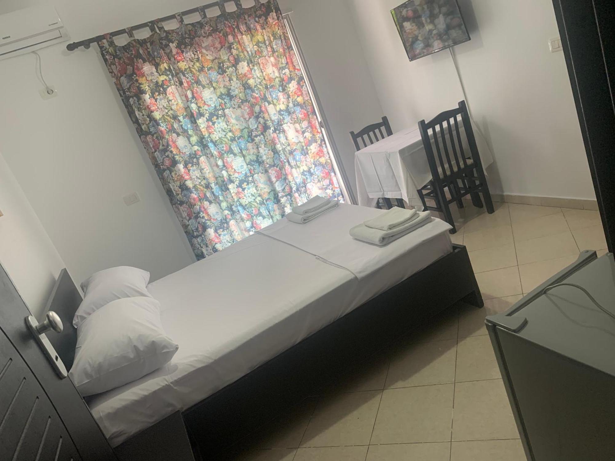Julia Apartments Vlorë Екстериор снимка